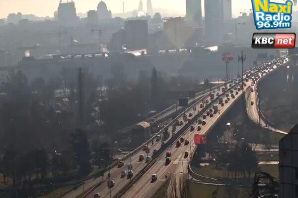 JUTARNJI ŠPIC PETKOM: Najgore na Brankovom mostu u smeru ka Novom Beogradu (FOTO)