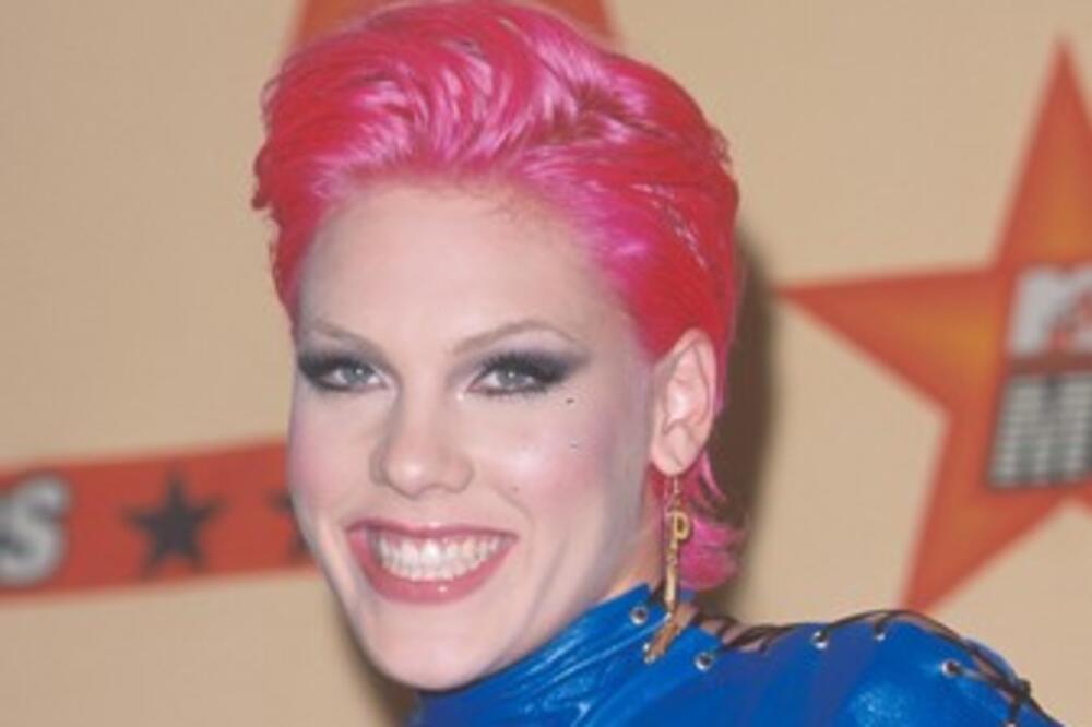 RAZVELA SE PEVAČICA! Posle 20 godina braka REKLA KRAJ, svet u šoku