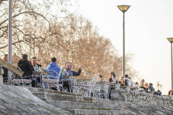 DANAS SUNČANO I TOPLO VREME! Temperatura će biti preko 20 stepeni, ali će nam 1 pojava pokvariti sav UŽITAK