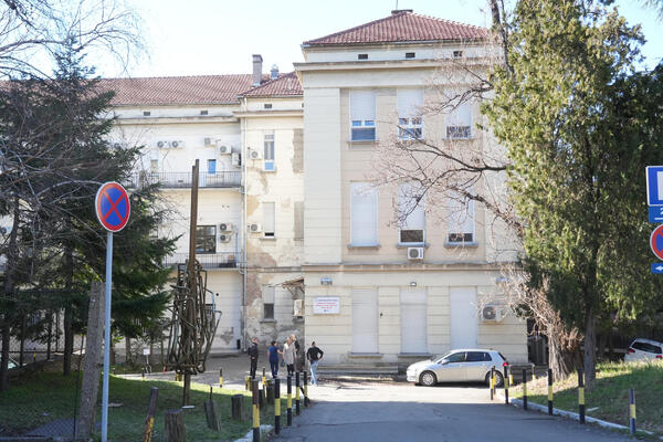 Oglasili se iz Kliničkog centra: Evo u kakvom stanju je čovek povređen ispred Pravnog