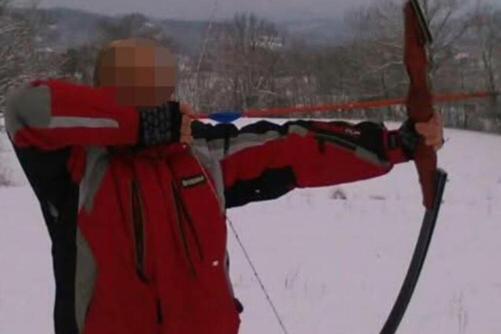 Ovo je ubica iz Jaručjaka kod Kraljeva! Samostrelom usmrtio suprugu, napao majku, pa sebi presudio lovačkom puškom!