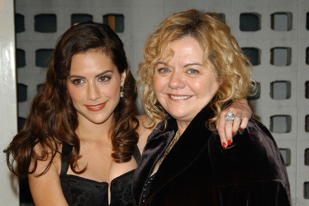 POSLE SMRTI ROĐENE ĆERKE LEGLA U KREVET SA ZETOM! Narod još uvek bruji o ovome: "NIJE SE "NI OHLADILA", A VEĆ..."