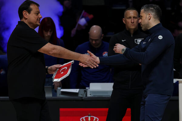 Ergin Ataman pohvalno o Dušanu Alimpijeviću, ali je udario po FIBA i Evroligi! (Video/Foto)