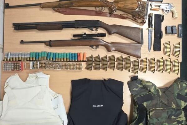 Oglasila se crnogorska policija: Objavili kakvo je oružje zaplenjeno kod Ace Đukanovića!