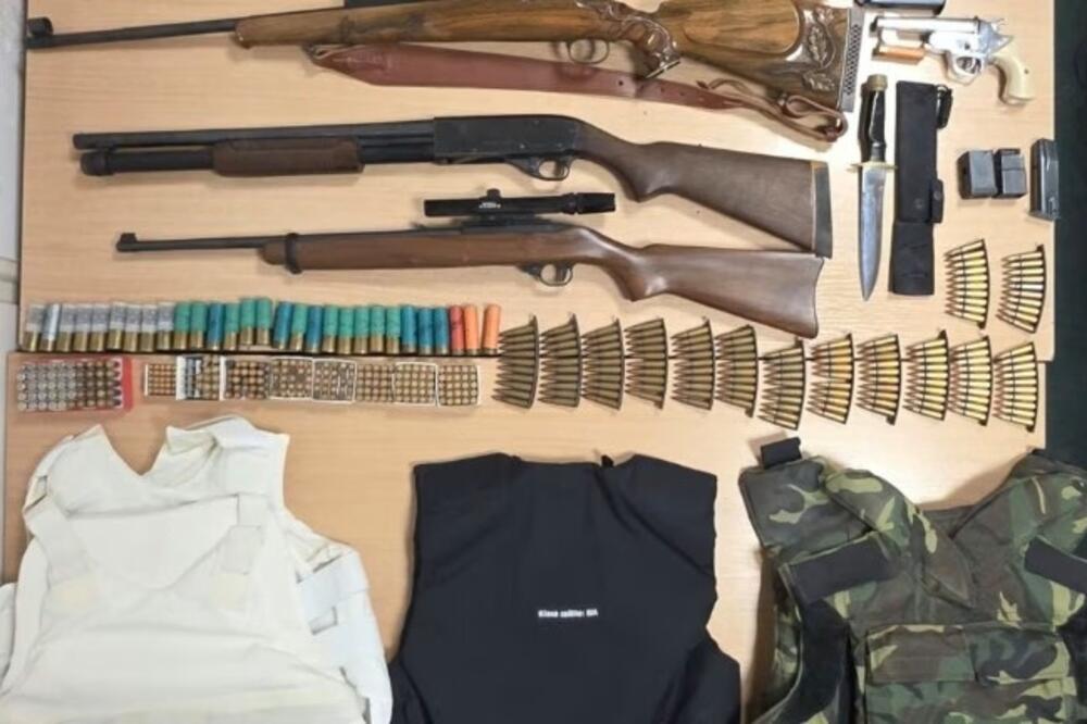 Oglasila se crnogorska policija: Objavili kakvo je oružje zaplenjeno kod Ace Đukanovića!