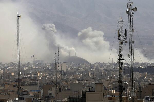 BLISKI ISTOK U PLAMENU! Iran poslao rakete ka Kataru, Bahreinu i Abu Dabiju, traje napad na američke baze