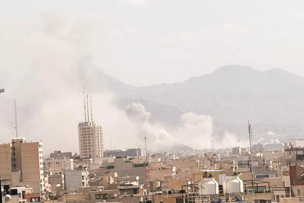 (UŽIVO) Izrael i Amerika napali Iran! Likvidiran VERSKI VOĐA, telo pronađeno u RUŠEVINAMA - Dubai u plamenu