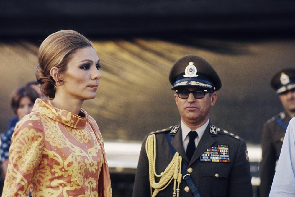 KO JE LEPA CARICA FARA? Pripisuju joj ZLODELA, proterana iz IRANA - muž bio ZAVISTAN OD INTIMNIH ODNOSA, nije birao