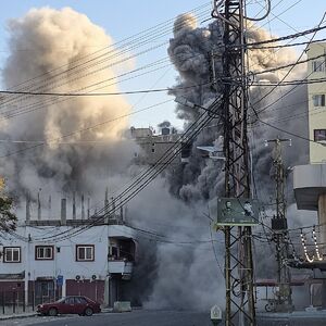 Izraelci žestoko bombardovali Bejrut, dim prekrio nebo! Eksplozije odzvanjaju prestonicom, sve se ruši (FOTO)