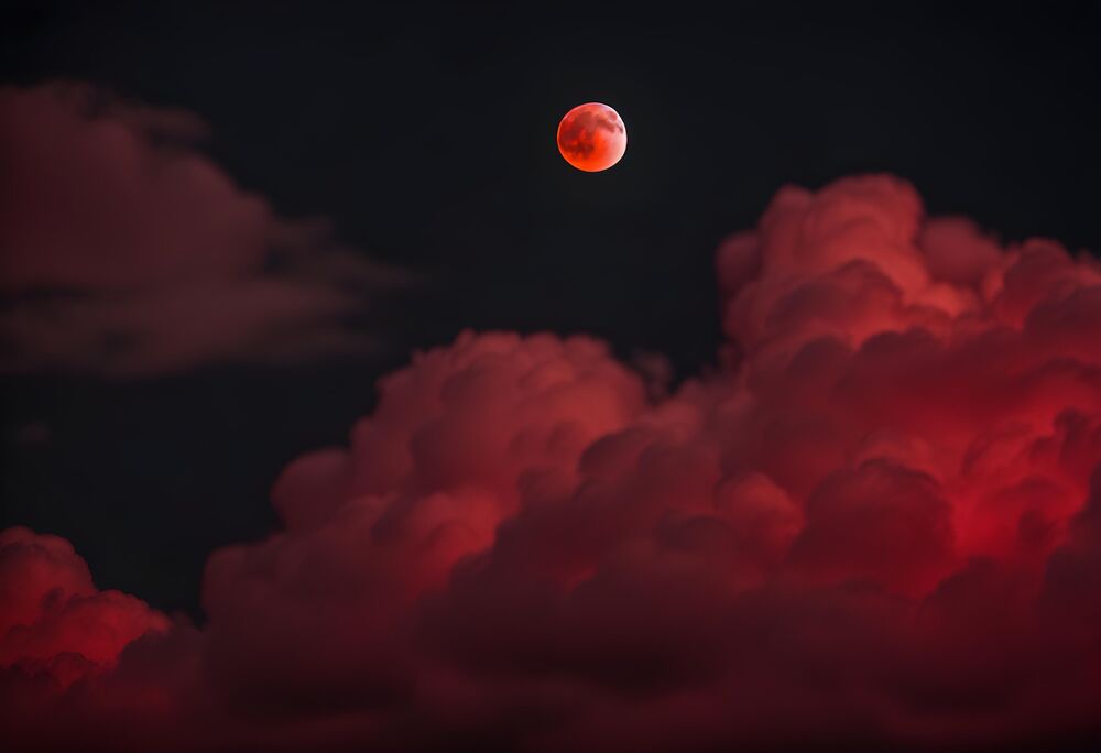 Krvavi Msec, Pun mesec, Mesec