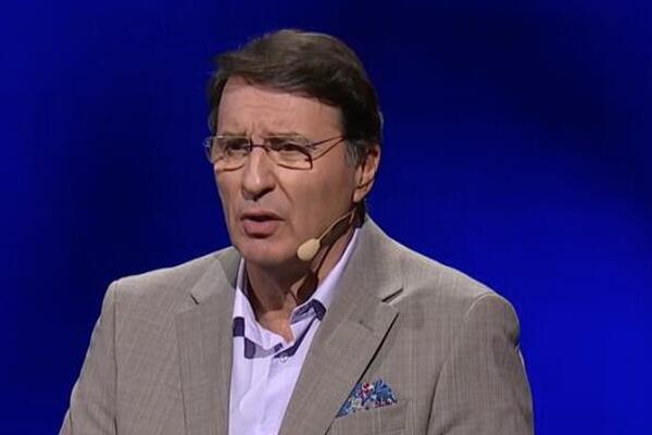 ZBOG PITANJA KOJE JE MEMEDOVIĆ POSTAVIO PENZIONERKI U POTERI BRUJI CELA SRBIJA: "Ne, zubi..." Svi plakali od smeha