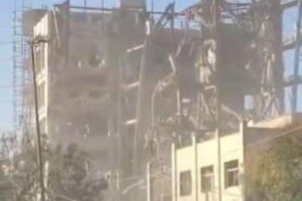 UNIŠTENA ZGRADA U KOJOJ SE BIRA NASLEDNIK AJATOLAHA: Najnoviji surov udar na Iran! (VIDEO)
