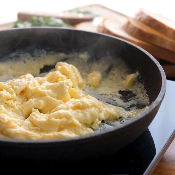 TIHI UBICA U JUTARNJEM OMELETU? Šta se dešava ako jedete JAJA svaki dan? Previše NAMIRNICE menja srce i vene zauvek