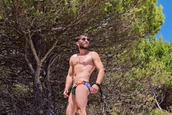 RAZVEDENI SRBIN SE SKINUO POTPUNO GO! Peđina OBDARENOST glavna tema - ljudi viču da je OTIŠAO PREDALEKO