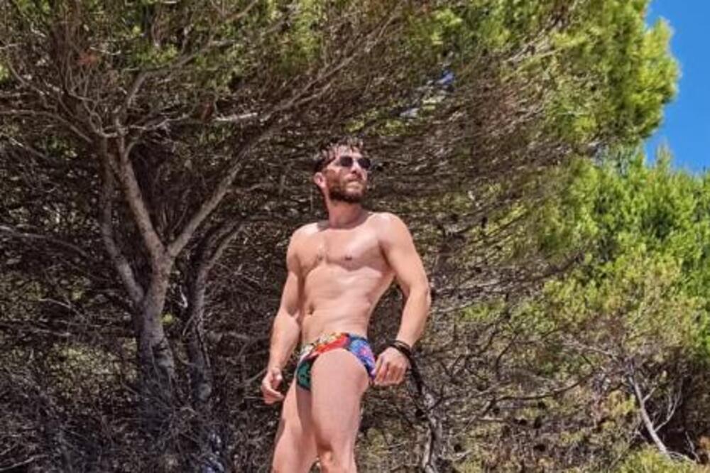 RAZVEDENI SRBIN SE SKINUO POTPUNO GO! Peđina OBDARENOST glavna tema - ljudi viču da je OTIŠAO PREDALEKO