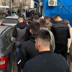 Espreso.rs prenosi atmosferu iz Novog Pazara: Ogromni redovi za karte - Zvezdu čeka pakao (Video/Foto)