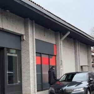 Muškarac izvadio nož i krenuo na ljude! Svi u panici bežali, strašan incident u mareketu u Beogradu (VIDEO)