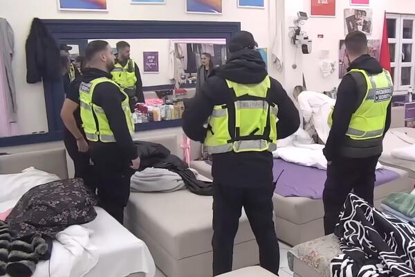 SNIMAK JE DOKAZ DA "LAŽE ČIM ZINE!" Obezbeđenje Pinka na meti - hteo da probije ŽIVI ZID pa ZAKUKAO, pogledajte ovo