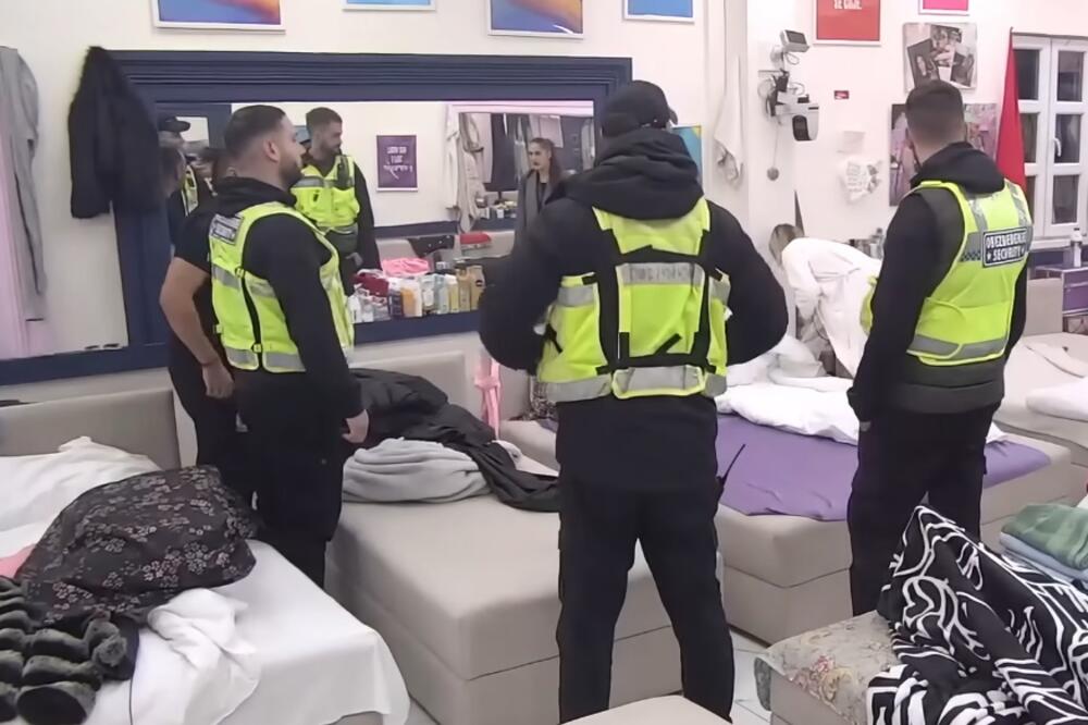 SNIMAK JE DOKAZ DA "LAŽE ČIM ZINE!" Obezbeđenje Pinka na meti - hteo da probije ŽIVI ZID pa ZAKUKAO, pogledajte ovo