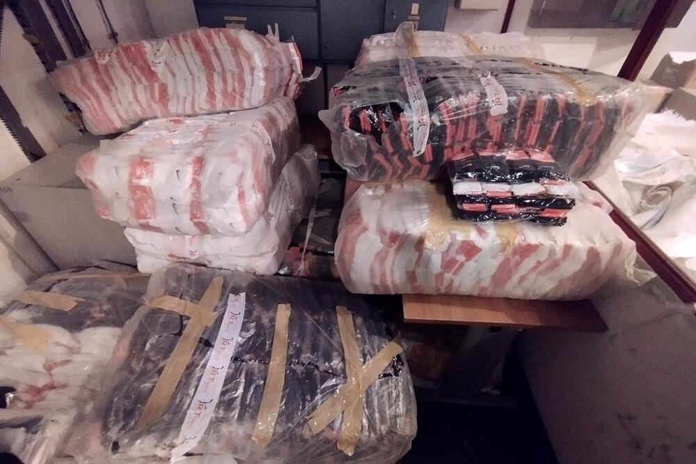 ŠOK ZAPLENA NA GRADINI! Nećete verovati šta je nađeno u KAMIONU, ROBA VREDNA PREKO POLA MILIONA DINARA (FOTO)