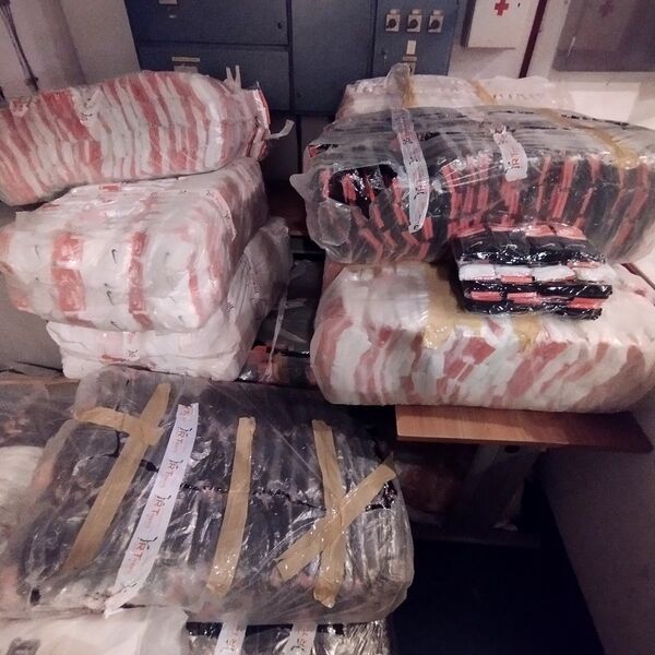 ŠOK ZAPLENA NA GRADINI! Nećete verovati šta je nađeno u KAMIONU, ROBA VREDNA PREKO POLA MILIONA DINARA (FOTO)