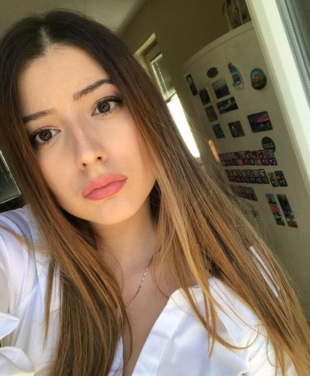 ČIME SE BAVI ĆERKA RIJALITI VETERANA? Dok je on život potrošio pred kamerama, ona ZGRĆE PARE I TO NE U SRBIJI