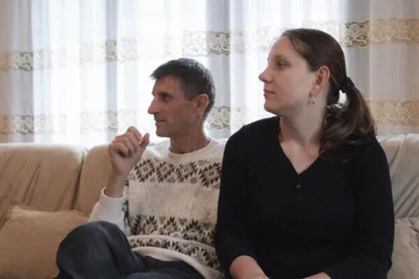 SLAĐAN OŽENIO 20 GODINA MLAĐU ALBANKU FIDU! Pred kamerom JE BRUTALNO UVREDIO! "Robinja bila, pa..."