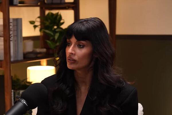 VIŠE OD DECENIJE JE SA POZNATIM PEVAČEM, A SAD OTKRILA DA JE SAPIOSEKSUALKA! Ljudi se šokirali šta krije OVA REČ