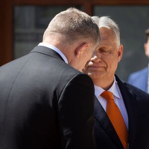 "NIŠTA MU NE VERUJEM, NI U TO DA MU JE NOS MEĐU OČIMA" Sevaju varnice između moćnika, OPASNO SE ZAHUKTAVA!