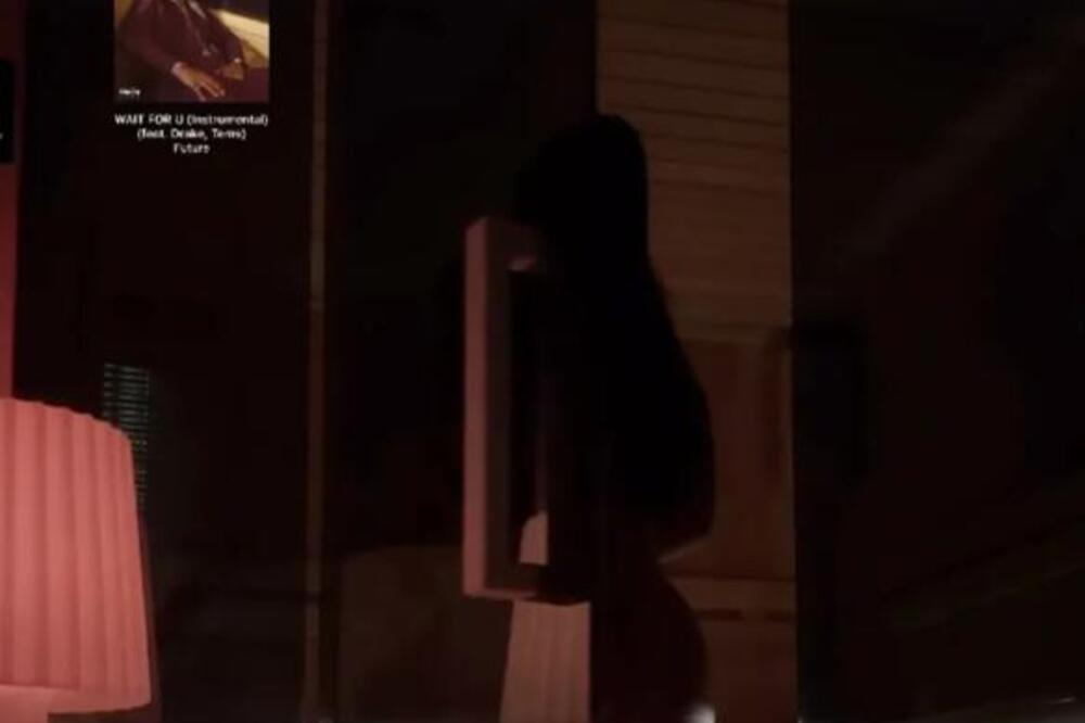 SKROZ JE GOLA? Tein snimak iz SAUNE doveo do TAČKE USIJANJA - ljudi se ubiše da vide DA LI NA NJOJ...