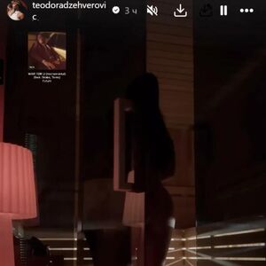 DA LI JE TO ONA SKROZ GOLA? Tein snimak iz SAUNE doveo do TAČKE USIJANJA - ljudi se ubiše da vide DA LI JE...