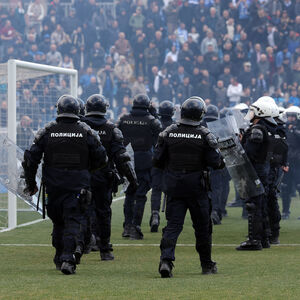 PREKID U 28. SEKUNDI! Pazarci gađali topovskim udarima, Delije htele da se obračunaju sa domaćim navijačima! (Foto)