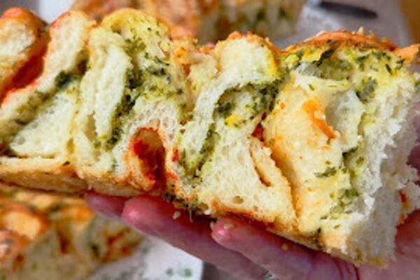 IZAZOV ZA SVE ISKUSNE DOMAĆICE: Svečana šarena pogača pravi je san snova, baka otkrila recept