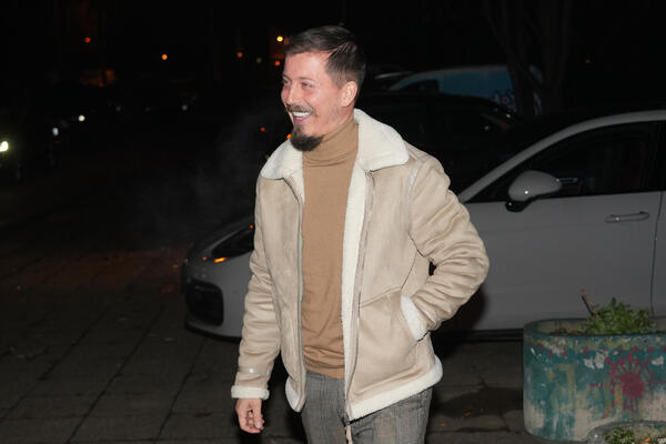 BIĆETE U NEVERICI KAD BUDETE VIDELI ČIME SE DANAS BAVI OVAJ ČOVEK: Ušao u biznis sa suprugom i zaboravio na estradu