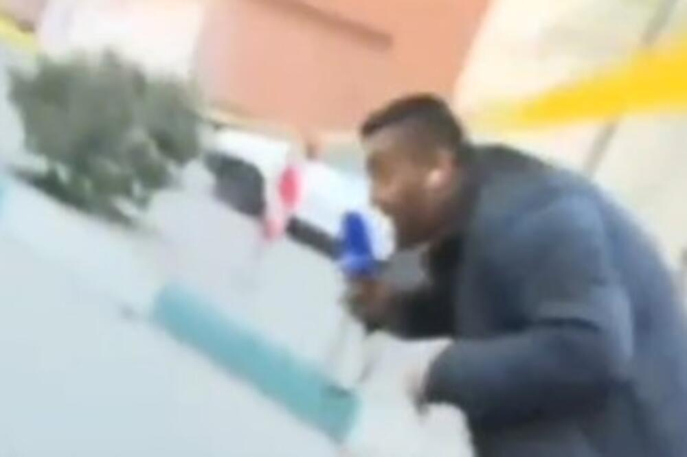 "GAĐAJU! SAD, OVDE!" Horor u prenosu uživo, novinar jedva izvukao ŽIVU GLAVU - pogledajte samo ovaj UŽAS! (VIDEO)