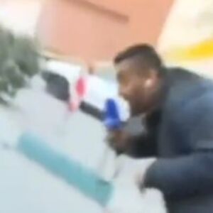 "GAĐAJU! SAD, OVDE!" Horor u prenosu uživo, novinar jedva izvukao ŽIVU GLAVU - pogledajte samo ovaj UŽAS! (VIDEO)