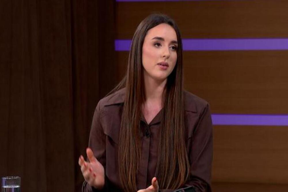 Vozi traktor, muze krave, vodi celo gazdinstvo: Anastasija vlada poljoprivrednim poslovima bolje nego neki odrasli