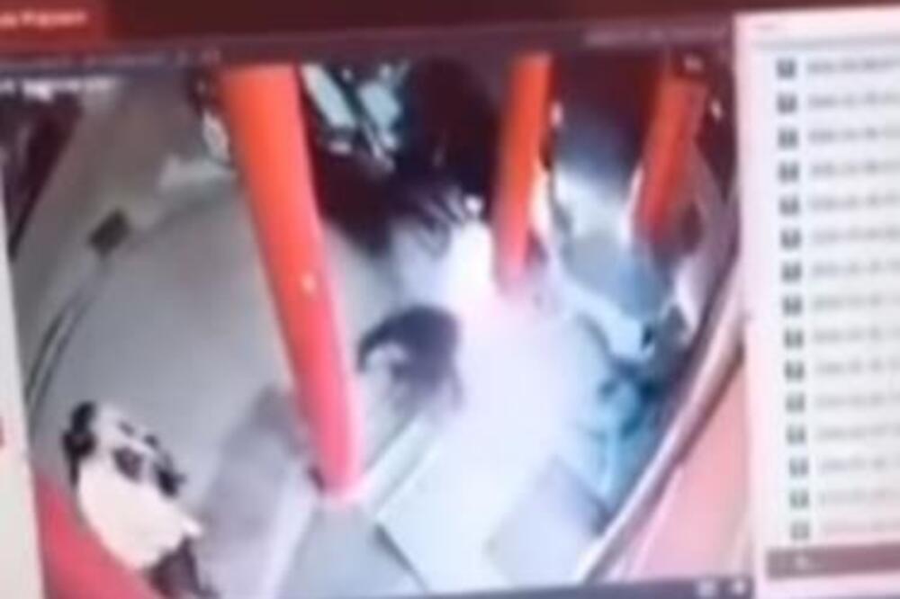 Uznemirujući snimak! Dve žene i beba pokošene u Smederevu! Evo gde se sad nalazi vozač "Audija"