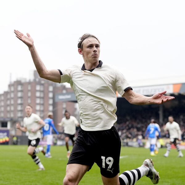 Istorijska senzacija: Maleni Port Vejl bacio na kolena tim iz Premijer lige!