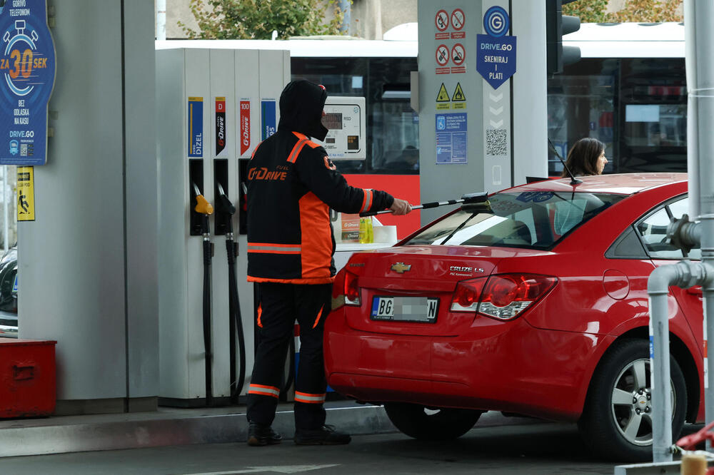 CENE OTIŠLE U NEBESA, SVE VRSTE GORIVA POSKUPELE! Udarna vest iz Crne Gore, ovo je upravo objavljeno!