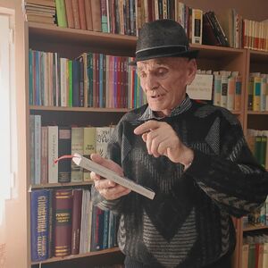 Deda Rade sa samo četiri razreda škole postao profesor jezika: Gazi desetu deceniju, omiljen je u svom selu (FOTO)