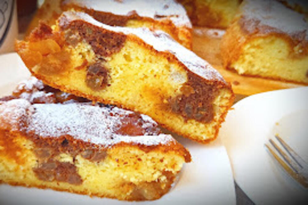 Toliko je sočan i ukusan da će vam svi tražiti još jedno parče: Biskvit s karamelizovanim jabukama topi se u ustima