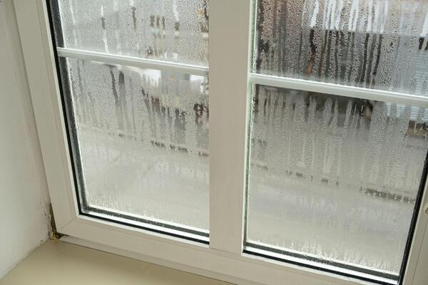 STRUČNJACI DIGLI UZBUNU! Zatvorite prozore ODMAH &ndash; dr Kovačević upozorava na TOKSIČNE KIŠE i prve simptome trovanja