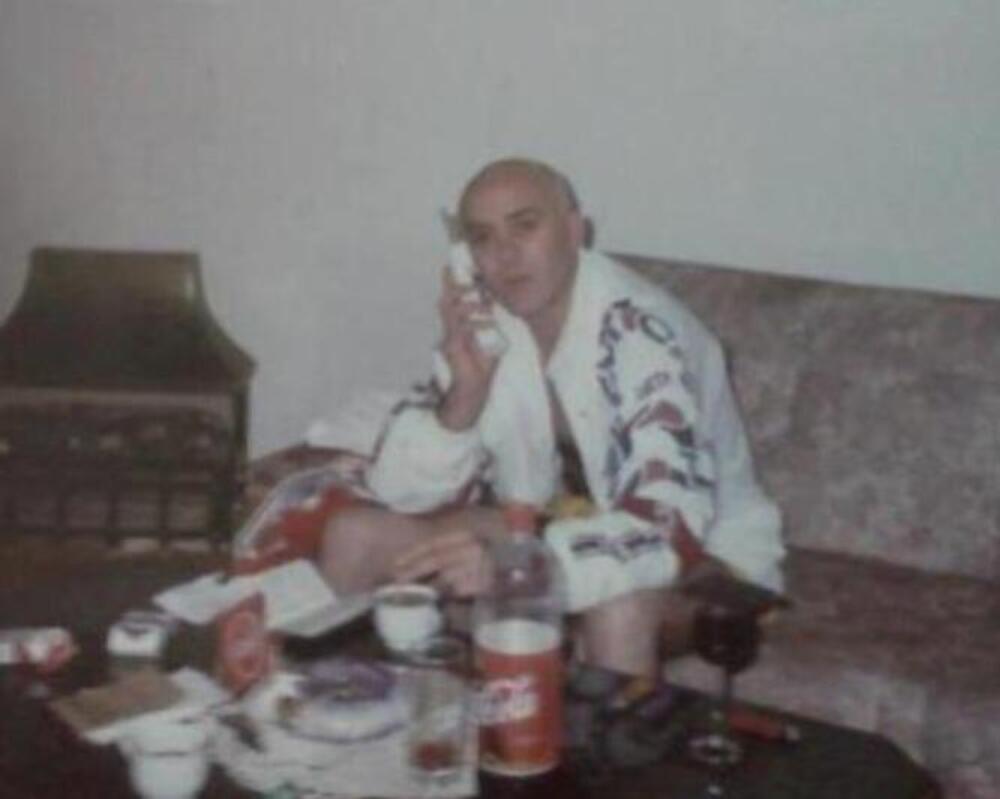 ĐURO GROF ZLOSTAVLJAO NAŠEG PEVAČA U KAFANI: Naredio mu da se POPNE NA STO, kad je odbio desilo se nešto ČEGA SE...