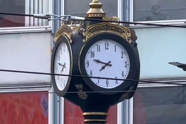 Evo kako se i zašto pokvario sat na Trgu republike!