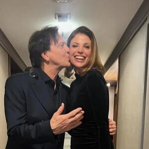 ZDRAVKO ČOLIĆ UPECAN U DRUŠTVU 25 GODINA MLAĐE BOMBE Dok je LJUBI, ne skida osmeh sa lica: "ON JE JEDAN I JEDINI"