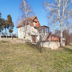 "Zašto je devojkama danas toliki problem da žive kod njegovih na spratu?" Srbin objavom napravio haos na mrežama!