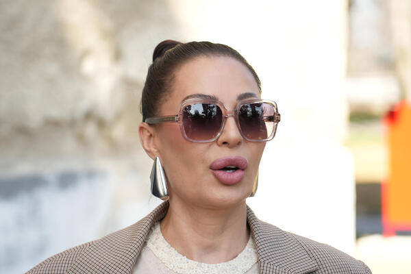 CECA JAVNO REKLA KO JU JE IZDAO: Ljudi ne mogu da veruju da je otkrila IME I PREZIME, ovo je preživela za 52 godine