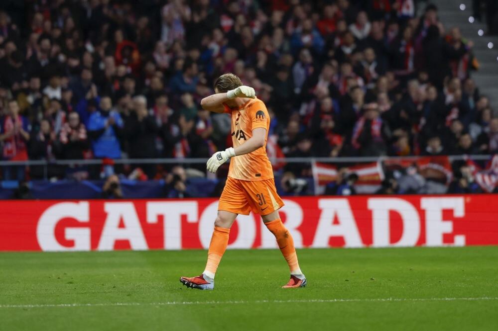 Golman Totenhema debi završio u suzama - najgorih 16 minuta u istoriji Lige šampiona (Foto)