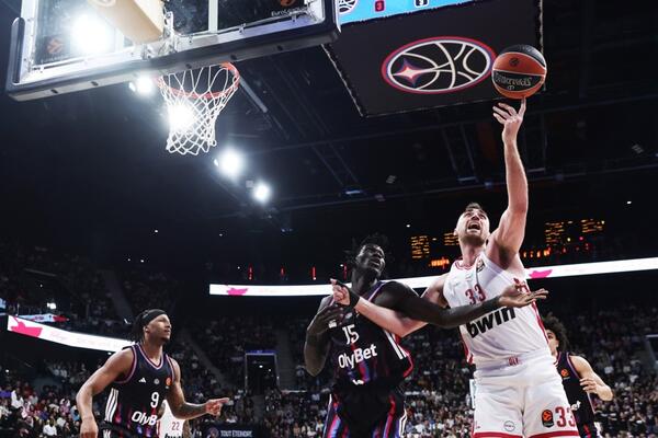 Olimpijakos ugasio svetlost u Parizu sa 17 razlike (Video)